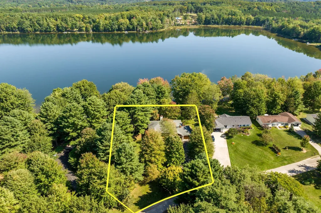 9506 Lakeside Drive Helena Township MI 49612