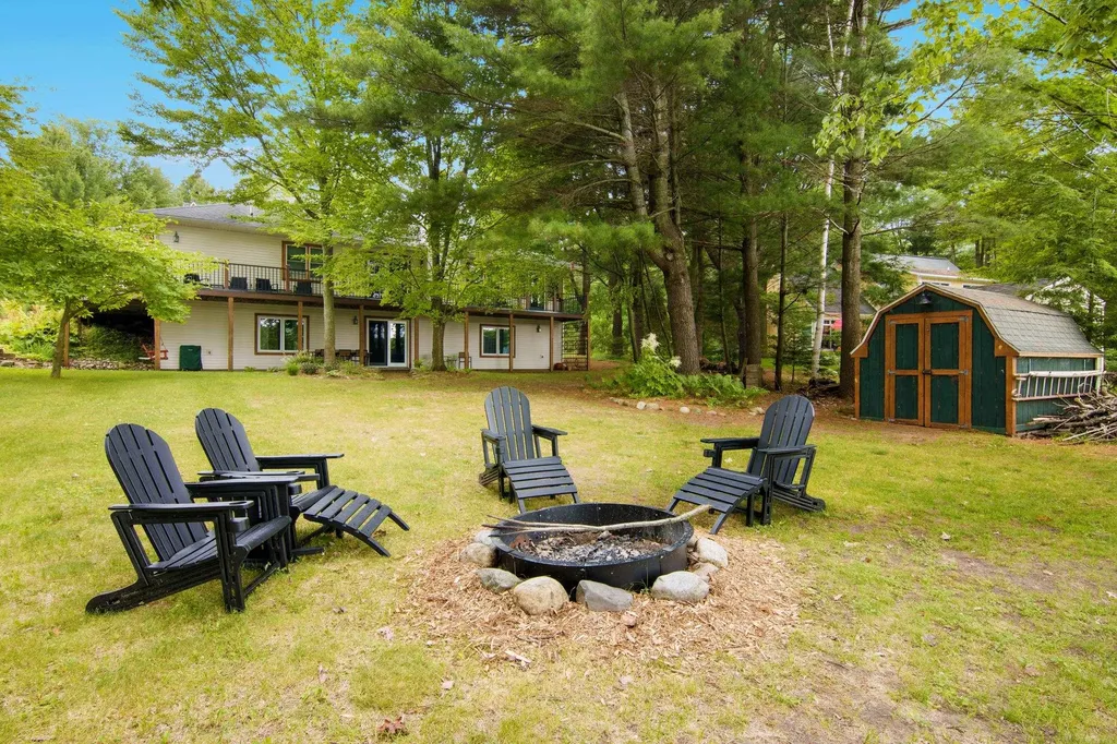 9506 Lakeside Drive Helena Township MI 49612