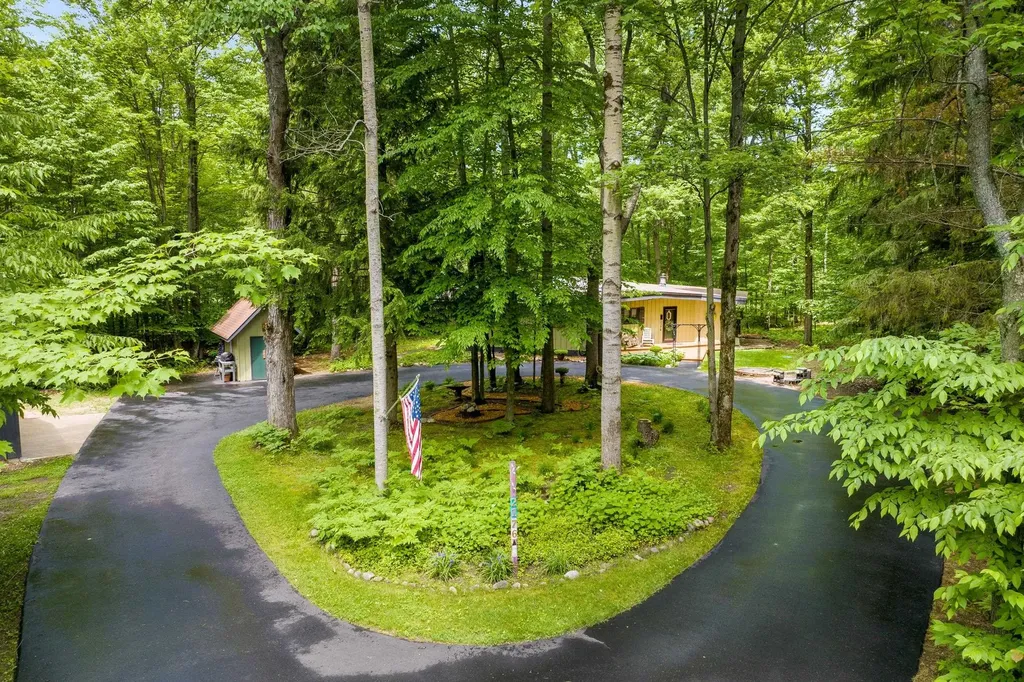 2176 W Schuss Mountain Drive Custer Township MI 49615