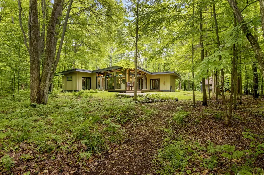 2176 W Schuss Mountain Drive Custer Township MI 49615