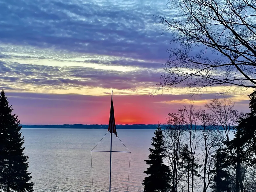 8729 Center Road Peninsula Township MI 49686