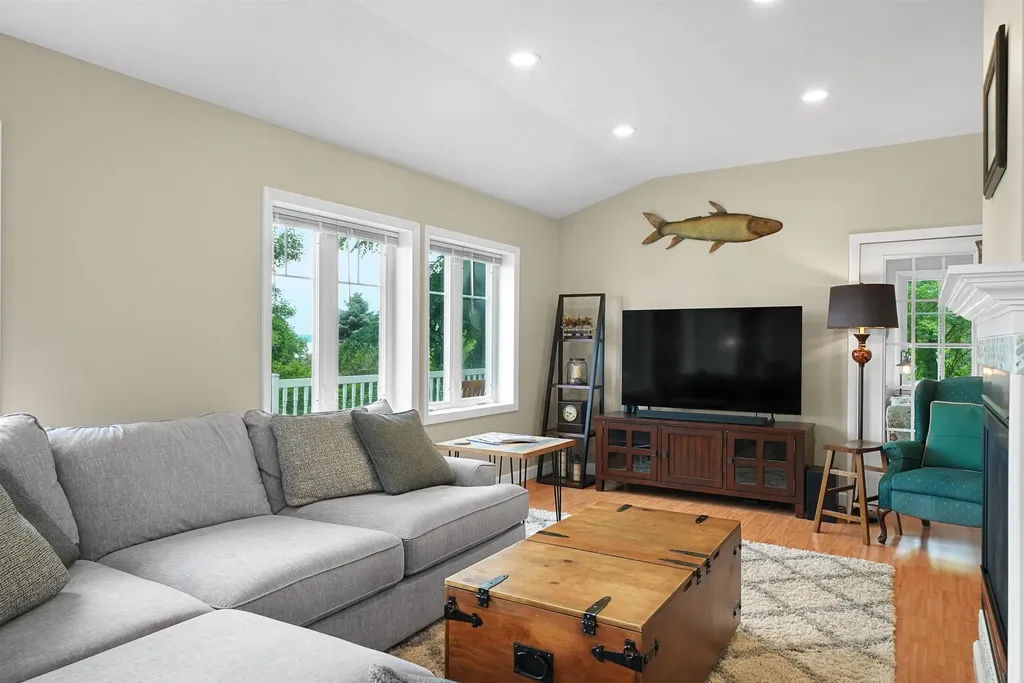8729 Center Road Peninsula Township MI 49686