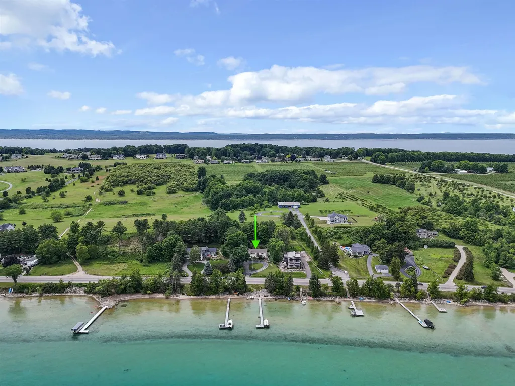 8729 Center Road Peninsula Township MI 49686