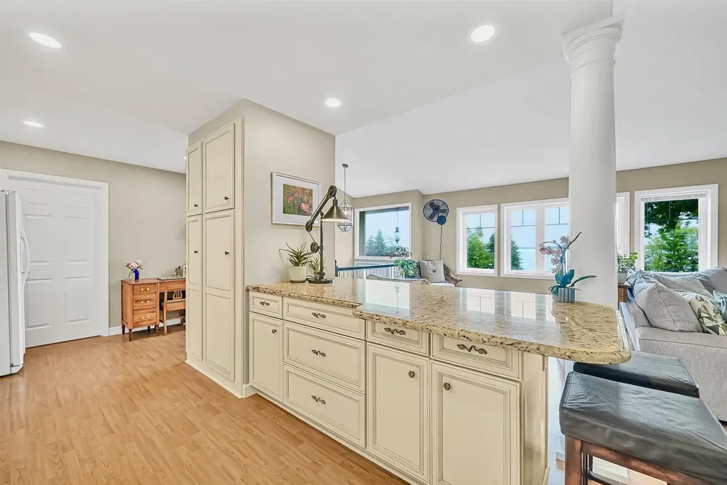 8729 Center Road Peninsula Township MI 49686