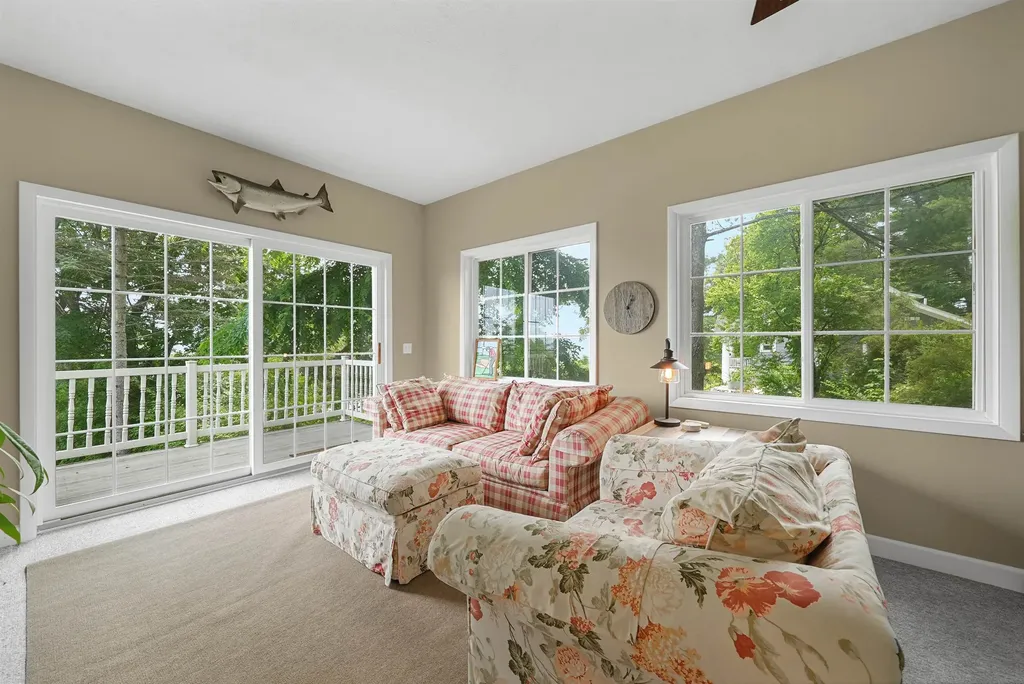 8729 Center Road Peninsula Township MI 49686