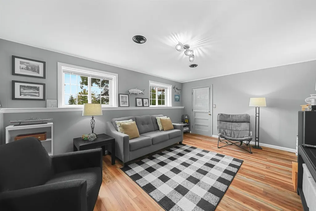 8729 Center Road Peninsula Township MI 49686