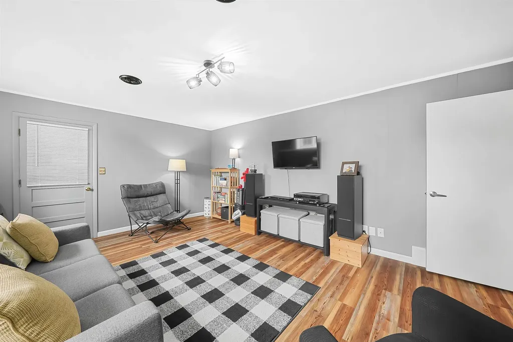 8729 Center Road Peninsula Township MI 49686
