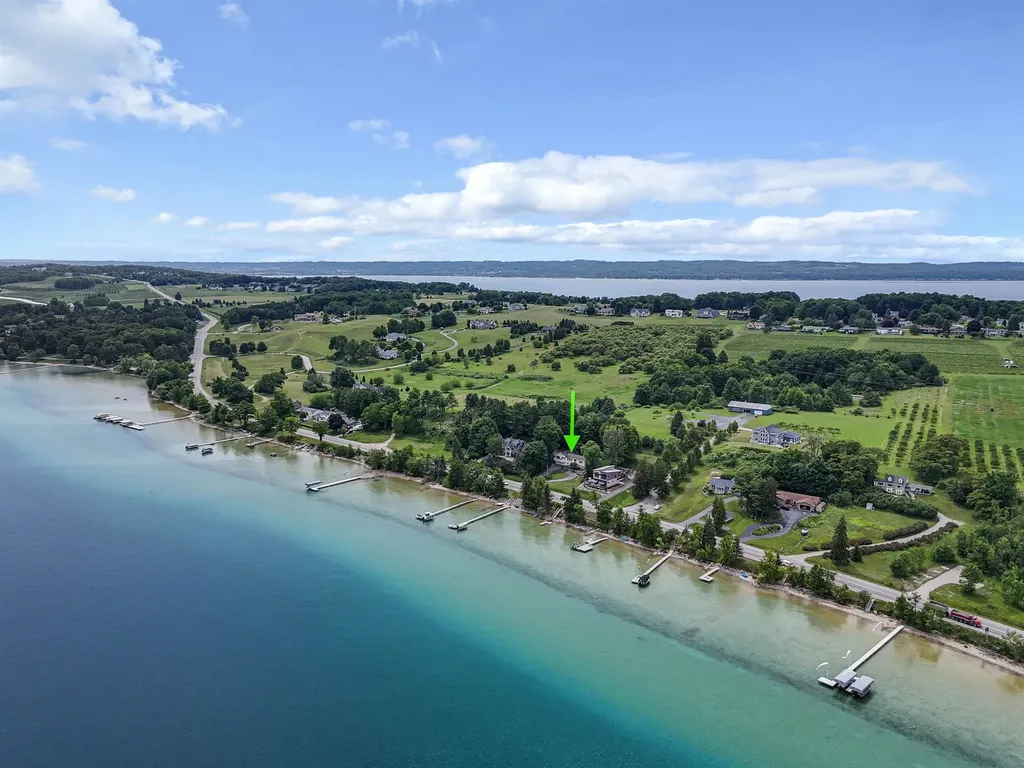 8729 Center Road Peninsula Township MI 49686