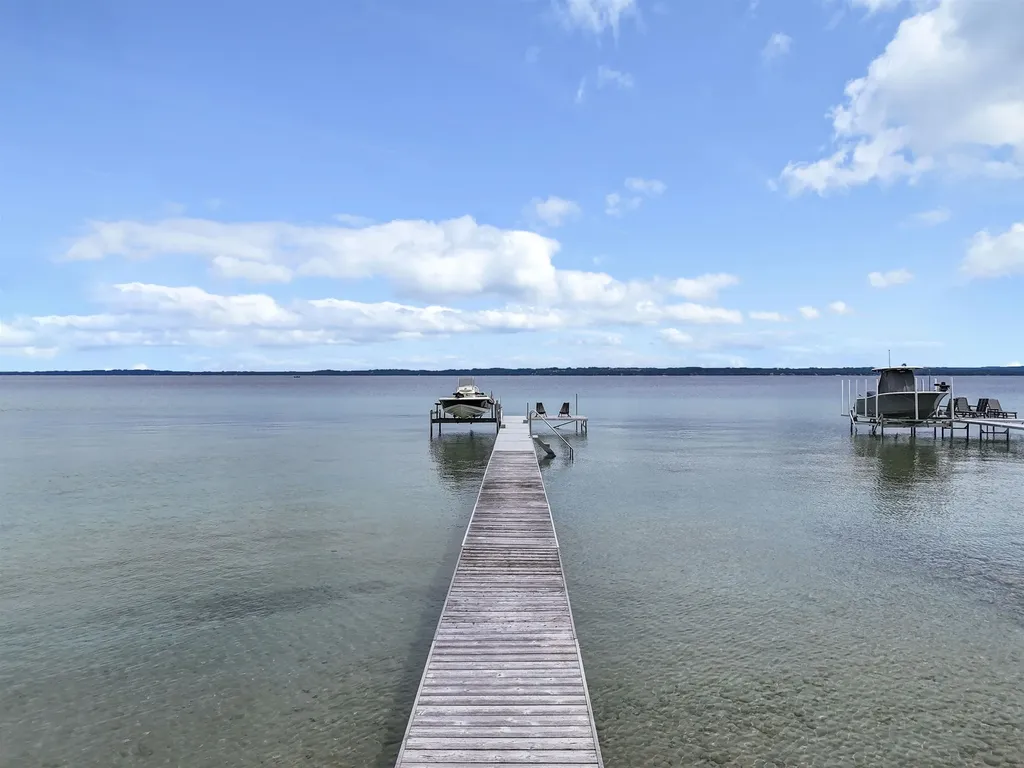 8729 Center Road Peninsula Township MI 49686