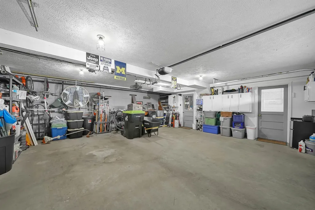 8729 Center Road Peninsula Township MI 49686