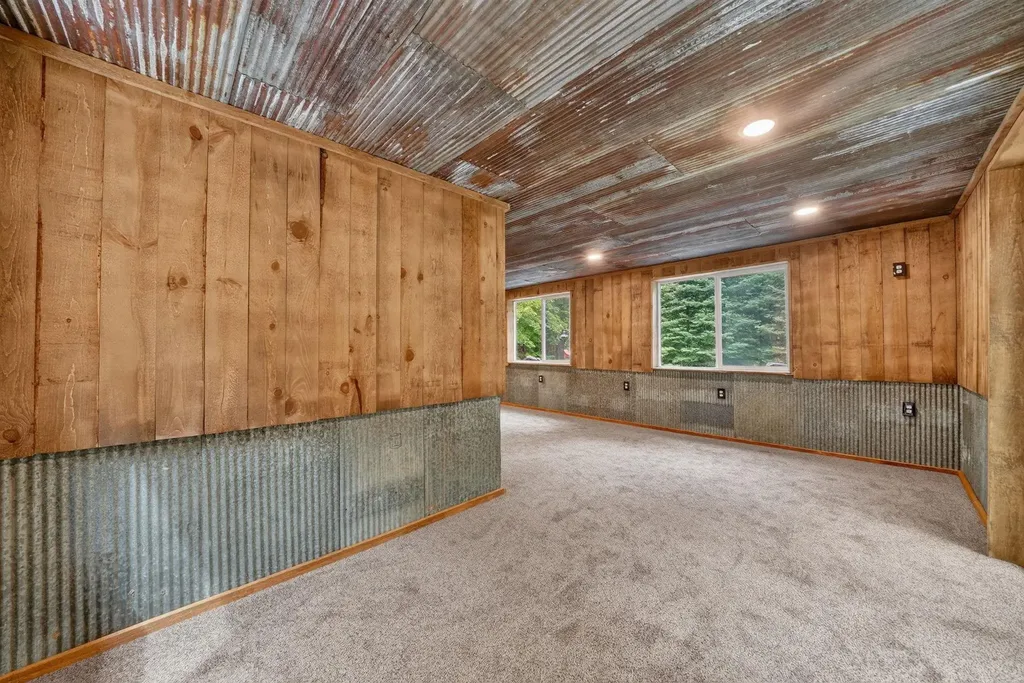 7979 N Turnerville Road Pioneer Township MI 49651