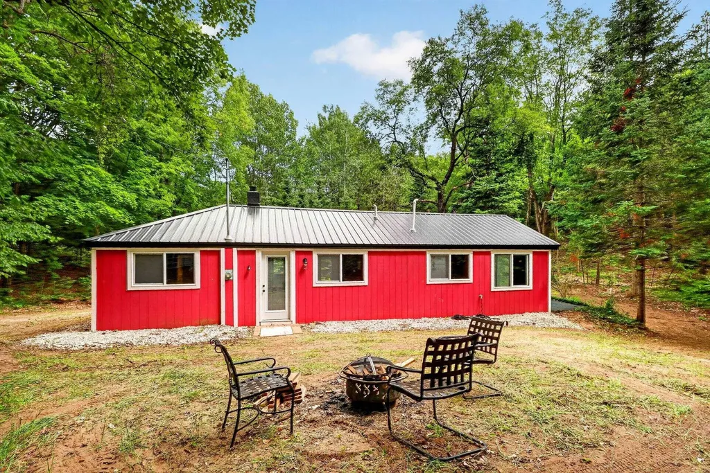 7979 N Turnerville Road Pioneer Township MI 49651
