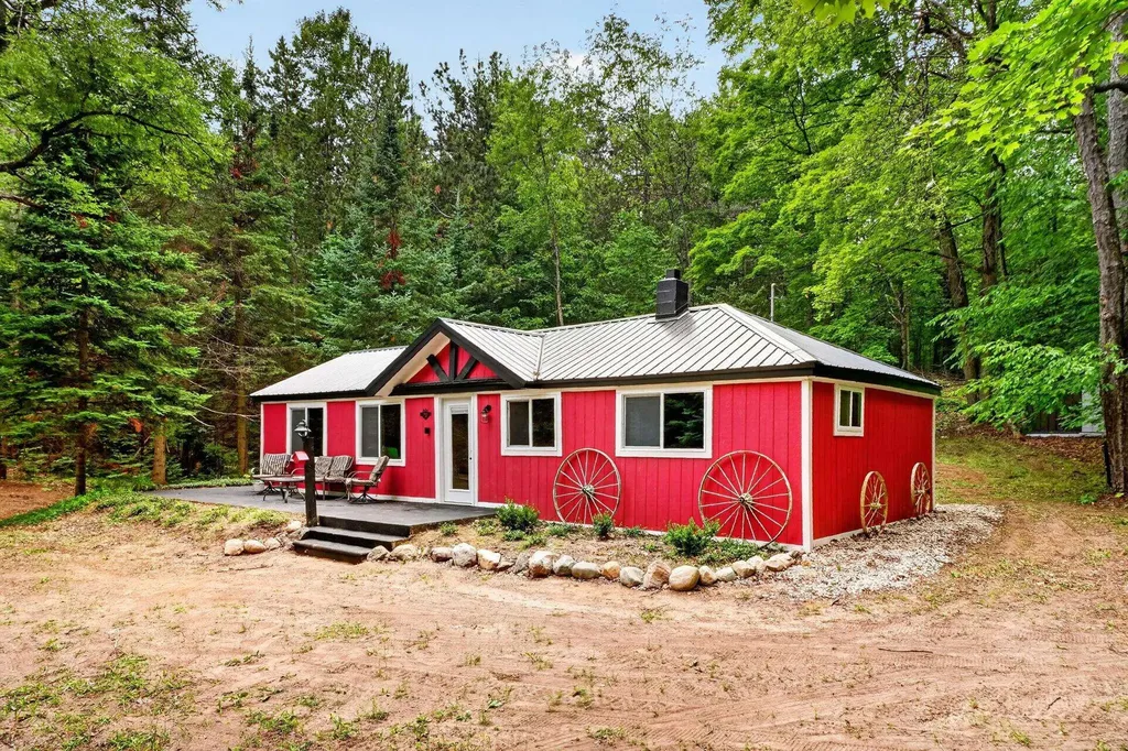 7979 N Turnerville Road Pioneer Township MI 49651