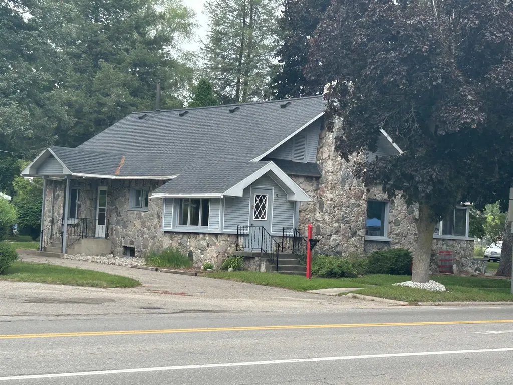 613 E Cayuga Street Kearney Township MI 49615