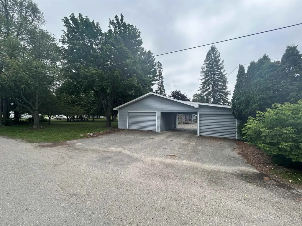 613 E Cayuga Street Kearney Township MI 49615