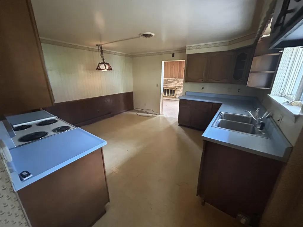 613 E Cayuga Street Kearney Township MI 49615