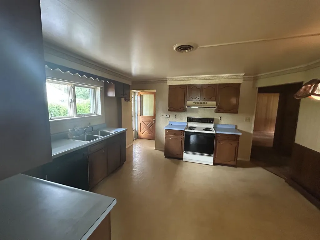 613 E Cayuga Street Kearney Township MI 49615