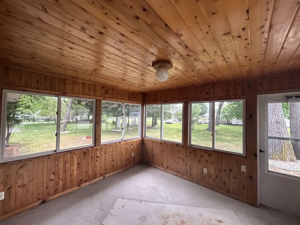 613 E Cayuga Street Kearney Township MI 49615