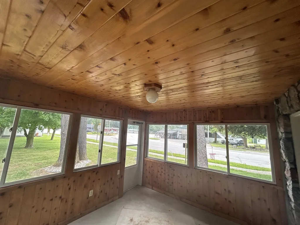 613 E Cayuga Street Kearney Township MI 49615
