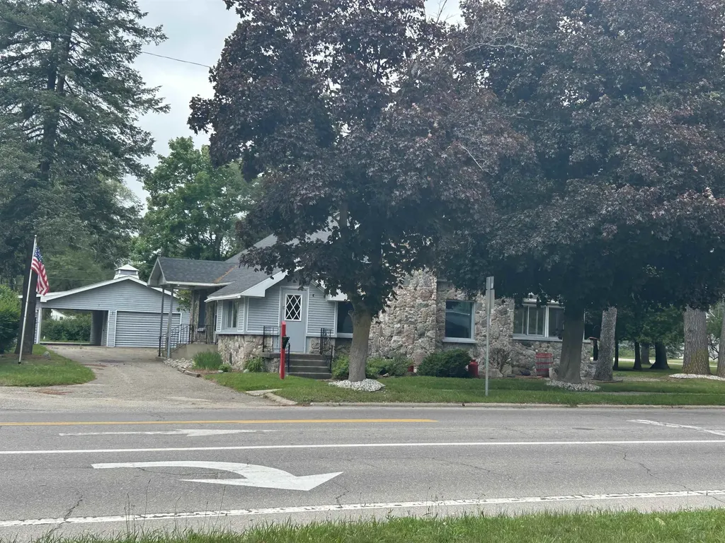 613 E Cayuga Street Kearney Township MI 49615