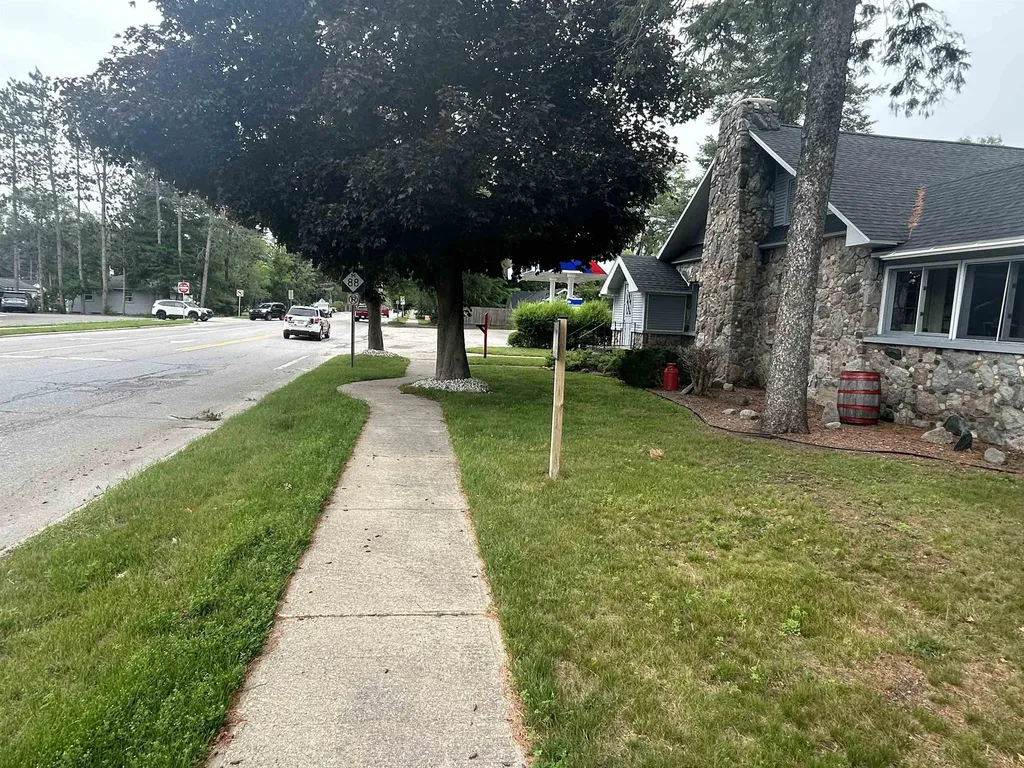 613 E Cayuga Street Kearney Township MI 49615