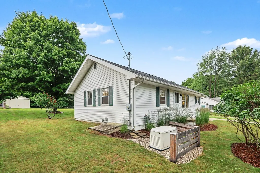 131 George Street Crystal Lake Township MI 49635