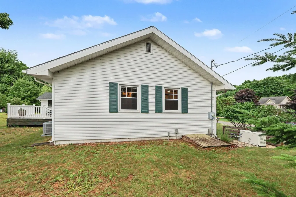 131 George Street Crystal Lake Township MI 49635