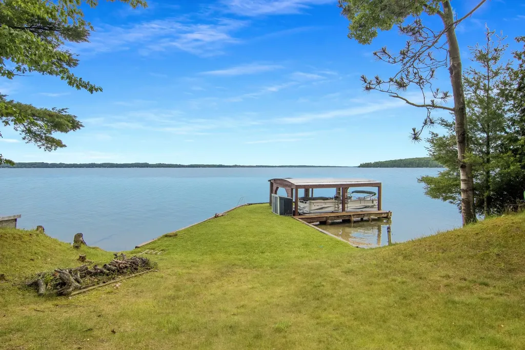 9421 Fairview Avenue Whitewater Township MI 49690
