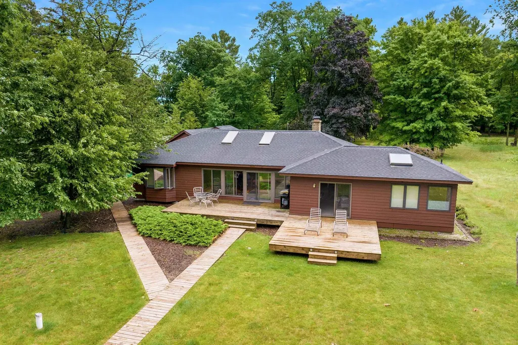 9421 Fairview Avenue Whitewater Township MI 49690