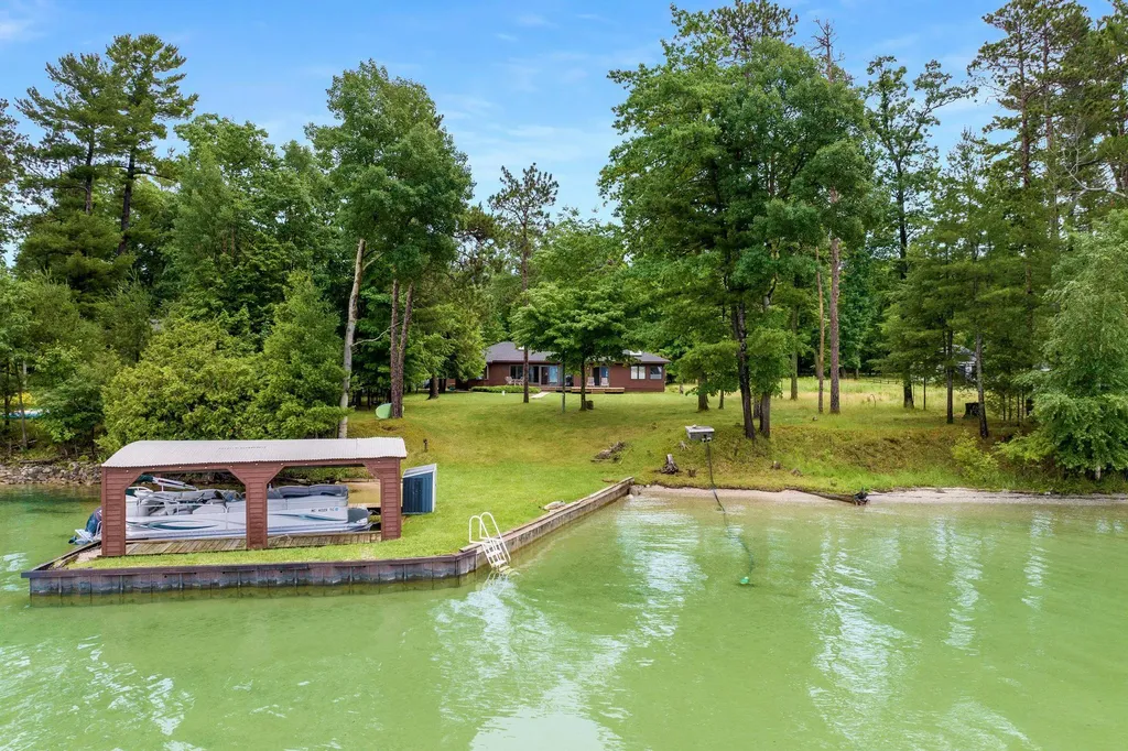 9421 Fairview Avenue Whitewater Township MI 49690