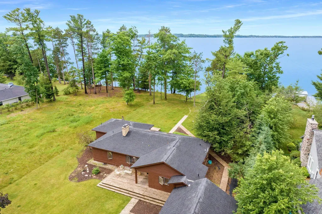 9421 Fairview Avenue Whitewater Township MI 49690