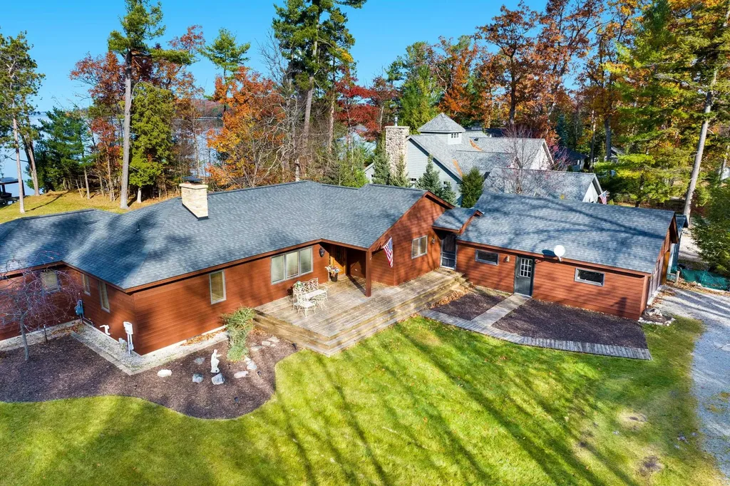 9421 Fairview Avenue Whitewater Township MI 49690