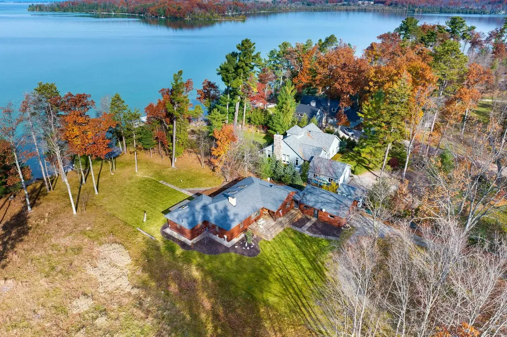 9421 Fairview Avenue Whitewater Township MI 49690