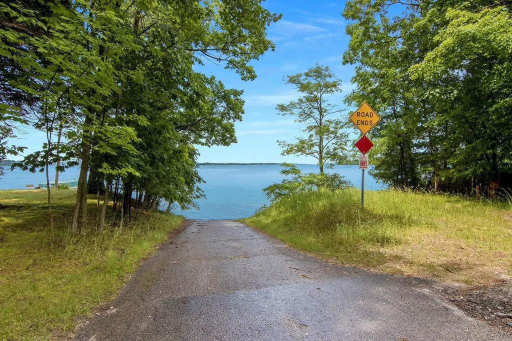 9421 Fairview Avenue Whitewater Township MI 49690