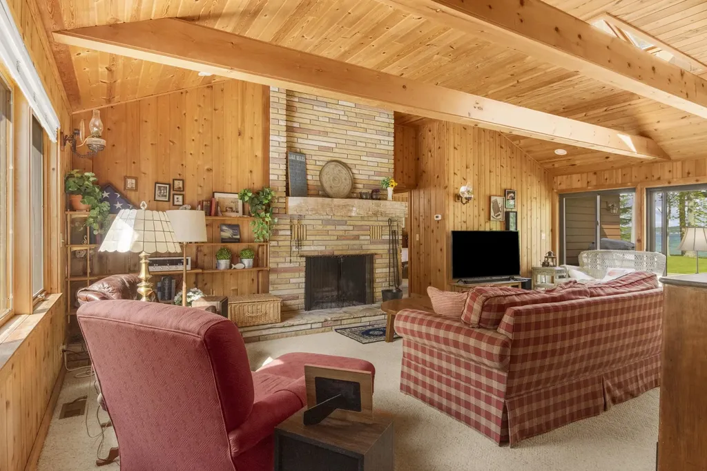 9421 Fairview Avenue Whitewater Township MI 49690