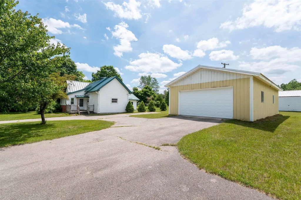 5201 W 14 Road Antioch Township MI 49668
