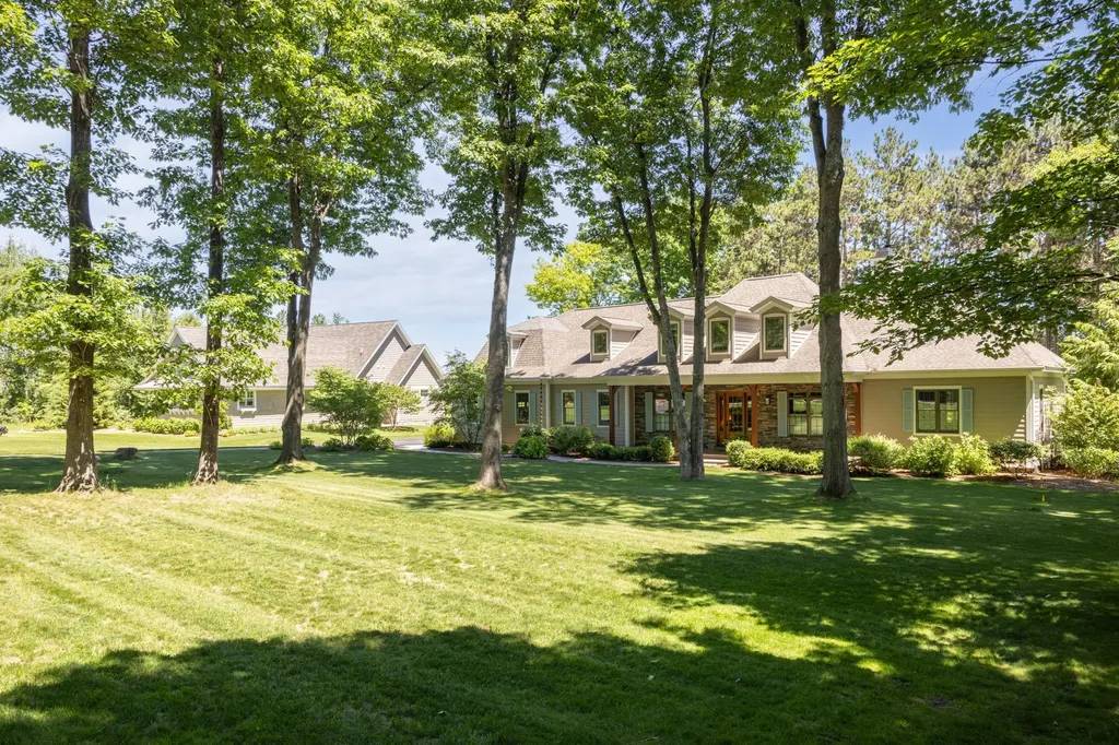 5552 S Spyglass Ridge Drive Suttons Bay Township MI 49682