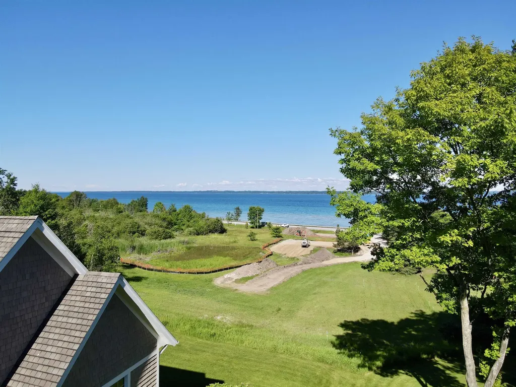 5552 S Spyglass Ridge Drive Suttons Bay Township MI 49682