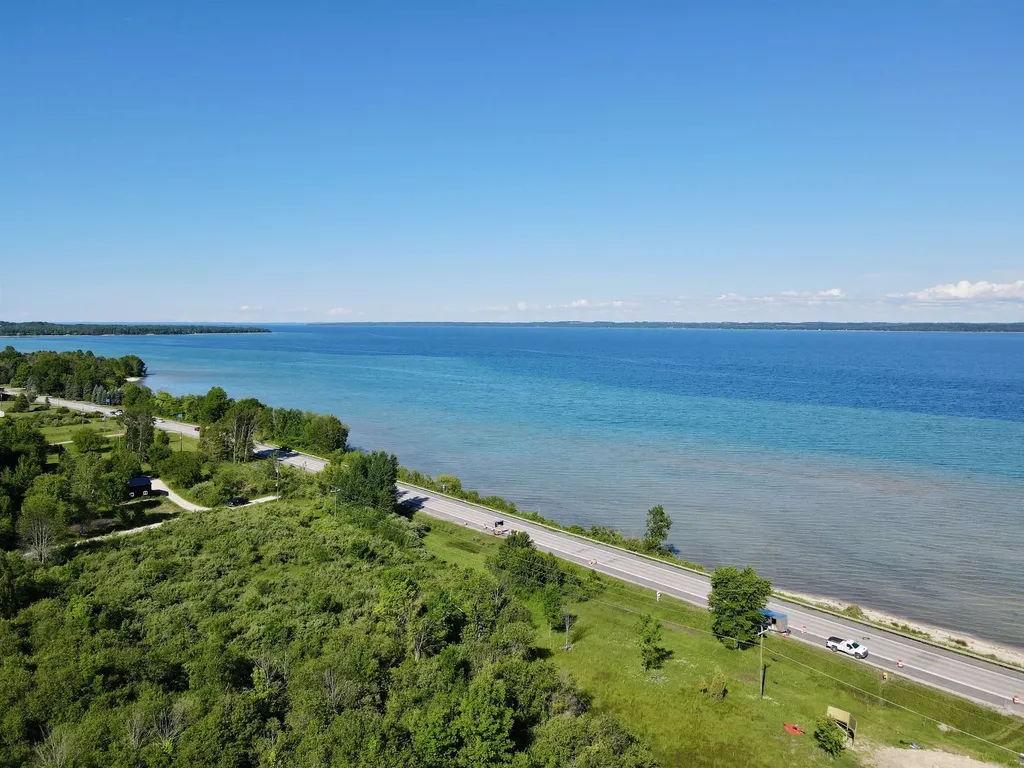 5552 S Spyglass Ridge Drive Suttons Bay Township MI 49682