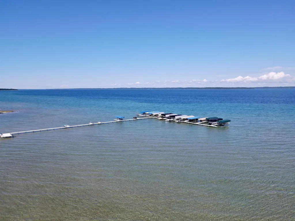 5552 S Spyglass Ridge Drive Suttons Bay Township MI 49682