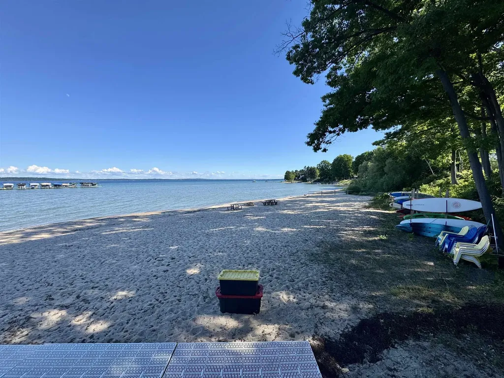 5552 S Spyglass Ridge Drive Suttons Bay Township MI 49682