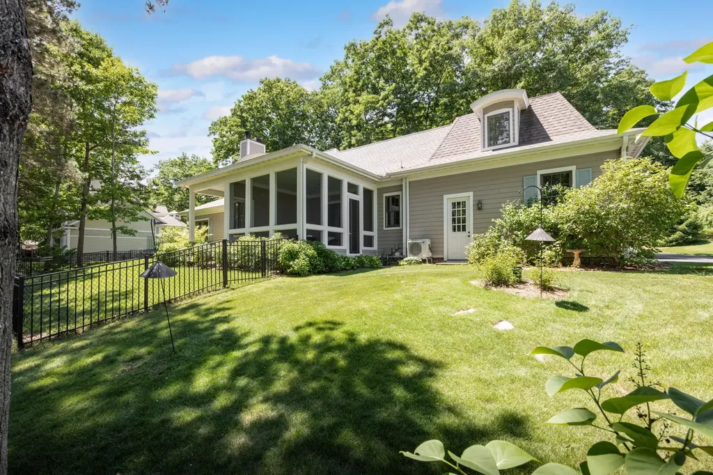 5552 S Spyglass Ridge Drive Suttons Bay Township MI 49682