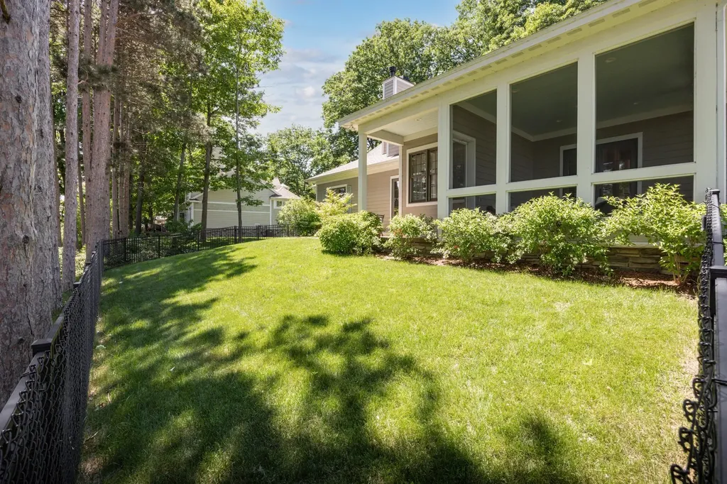 5552 S Spyglass Ridge Drive Suttons Bay Township MI 49682