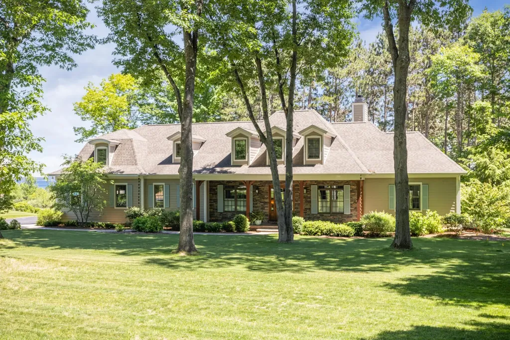 5552 S Spyglass Ridge Drive Suttons Bay Township MI 49682