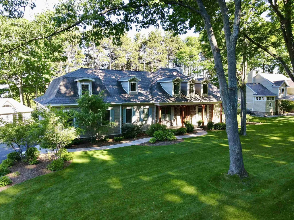 5552 S Spyglass Ridge Drive Suttons Bay Township MI 49682