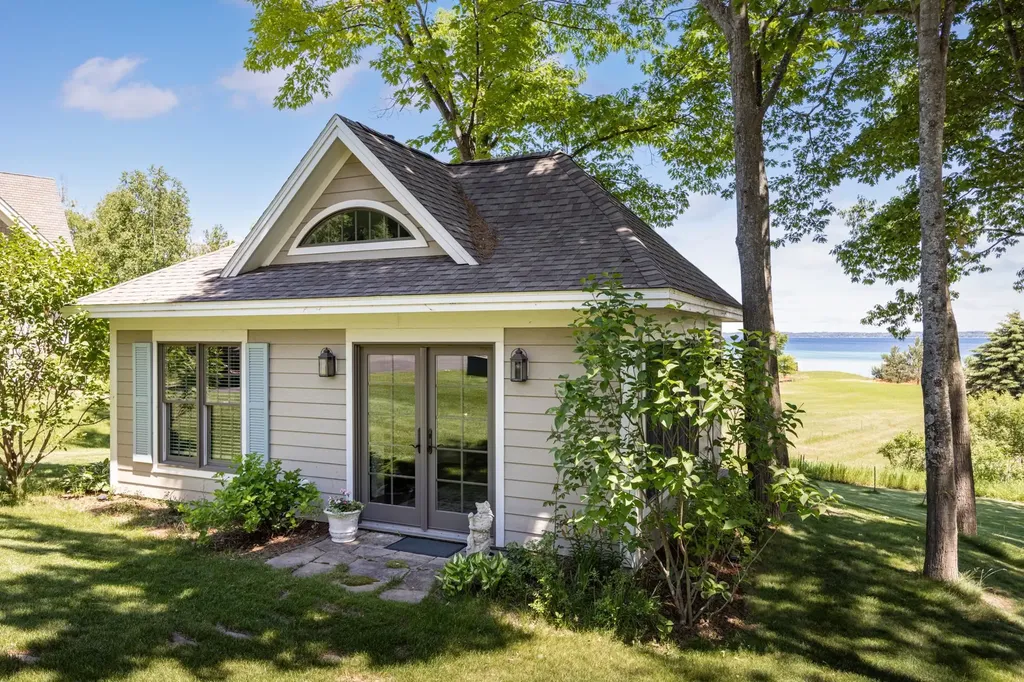 5552 S Spyglass Ridge Drive Suttons Bay Township MI 49682