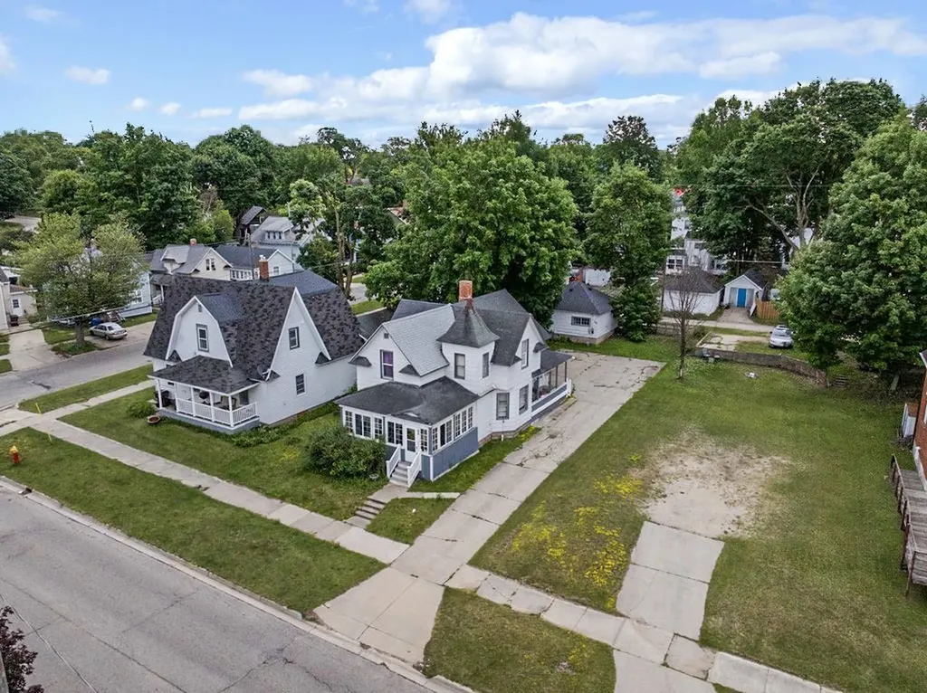 218 S Cottage Cadillac City MI 49601