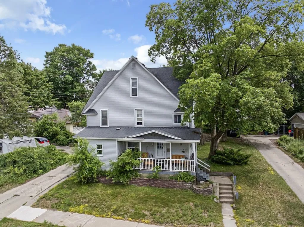 218 S Cottage Cadillac City MI 49601