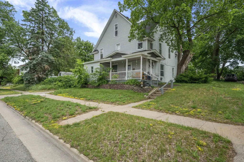 218 S Cottage Cadillac City MI 49601