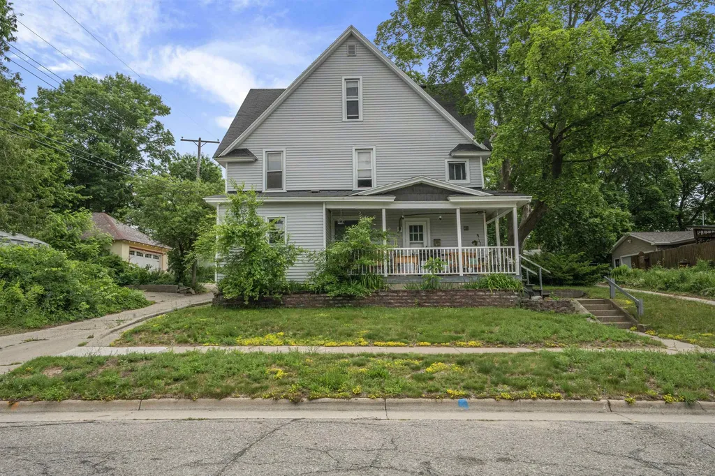 218 S Cottage Cadillac City MI 49601